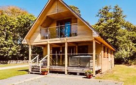 Artro Lodge Luxury 3 Bedroom, 3 Bathroom & Hot Tub
