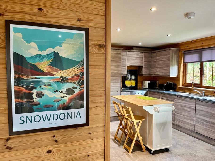 Artro Lodge Luxury 3 Bedroom, 3 Bathroom & Hot Tub Llanbedr  Exterior photo