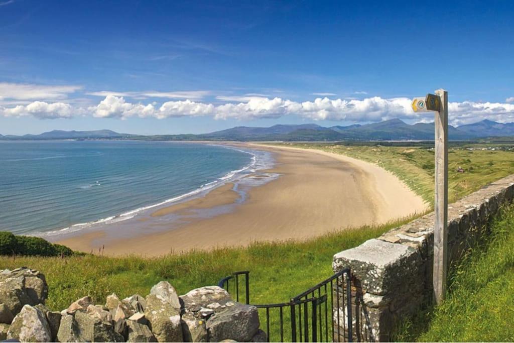 Artro Lodge Luxury 3 Bedroom, 3 Bathroom & Hot Tub Llanbedr  Exterior photo