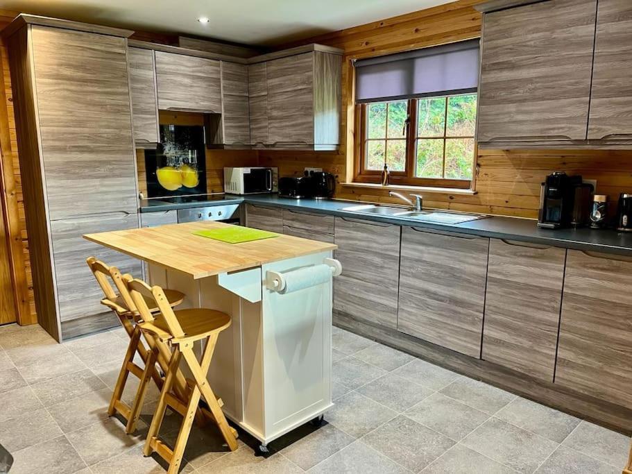 Artro Lodge Luxury 3 Bedroom, 3 Bathroom & Hot Tub Llanbedr  Exterior photo